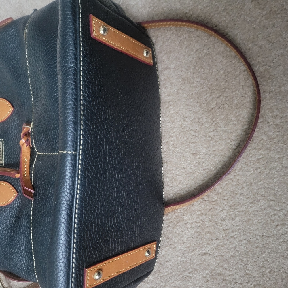 Dooney and Bourke Dillon handbag - Picture 3 of 9